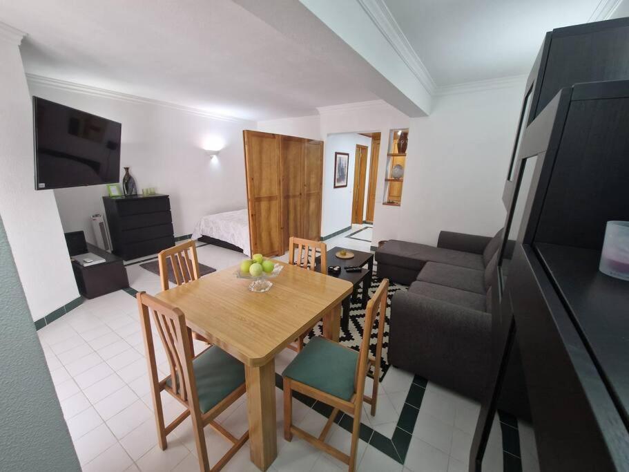 Charming Beachside Apartment- The Perfect Getaway! 알부페이라 외부 사진