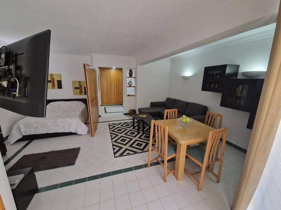 Charming Beachside Apartment- The Perfect Getaway! 알부페이라 외부 사진