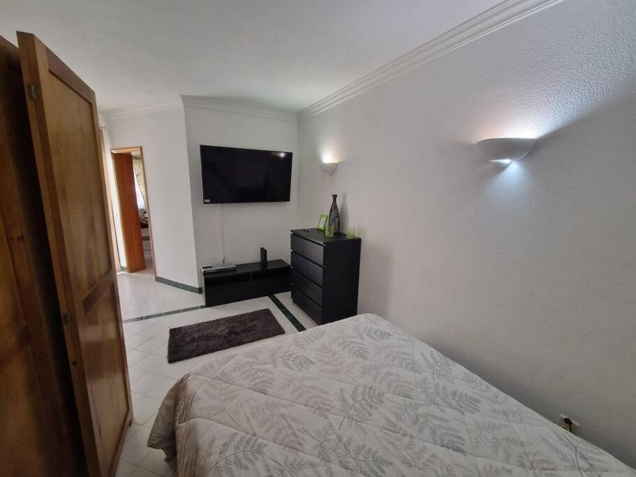 Charming Beachside Apartment- The Perfect Getaway! 알부페이라 외부 사진