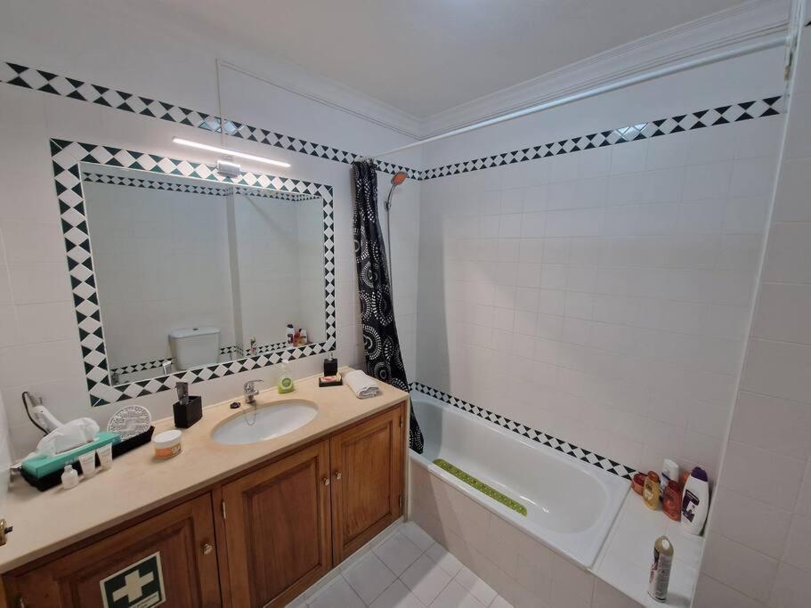 Charming Beachside Apartment- The Perfect Getaway! 알부페이라 외부 사진